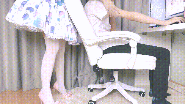 清纯唯美丝足小姐姐【铃木美咲】✅洛丽塔 肉丝 白丝 足交！性感美腿 少女白丝 玲珑小脚榨精 清纯反差