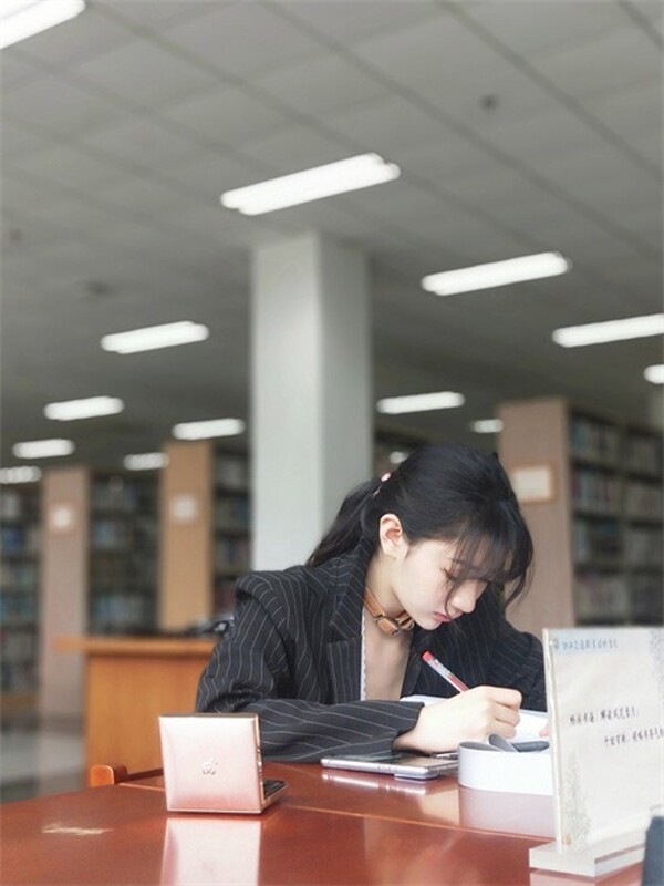 推特反差大学生【水冰月（ttzhunifacai ）（tata）】宿舍直播被榜一无套内射175P-40V