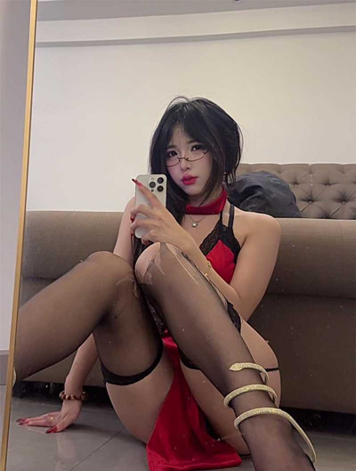 杭州性感带货网红冯晓燕长腿尤物下播秒变项圈母狗供MCN老板肆意淫玩玩撕裆强制深喉 裹淫装后入爆操